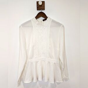 Boho-chic white lace top 🤍